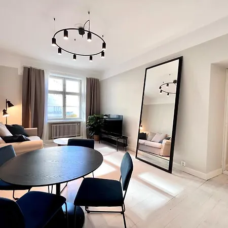 Stylish Flat Next To Metro Apartment