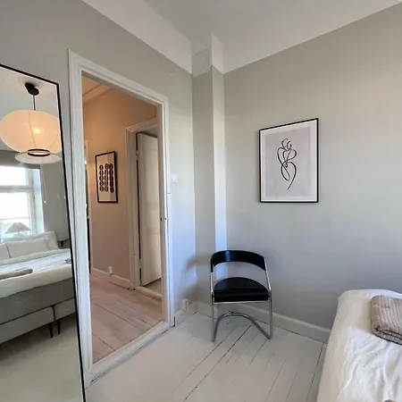 Huoneisto Stylish Flat Next To Metro *