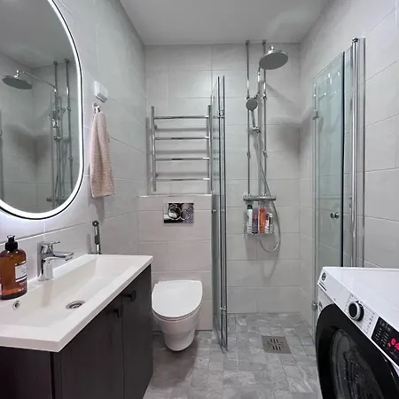 Huoneisto Stylish Flat Next To Metro