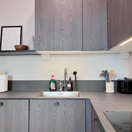 Stylish Flat Next To Metro Apartament