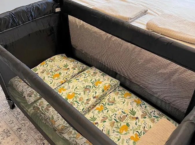 Stylish Flat Next To Metro Apartment *