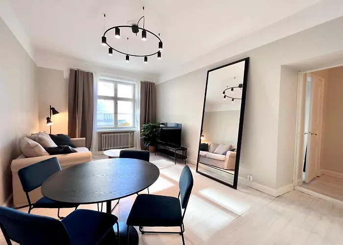 Stylish Flat Next To Metro Apartment