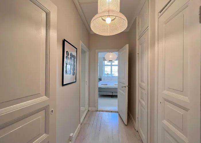 Stylish Flat Next To Metro Apartment *