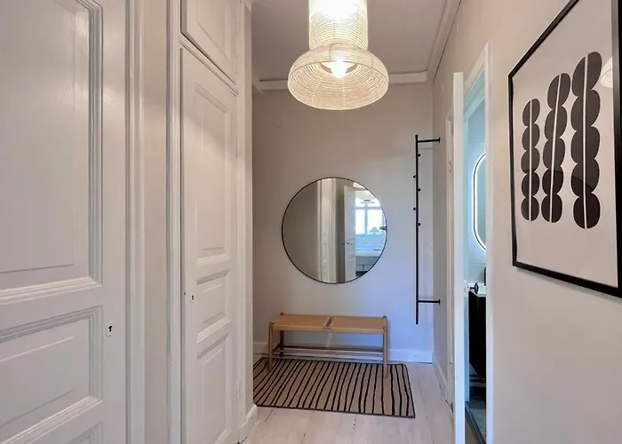 Stylish Flat Next To Metro Apartment