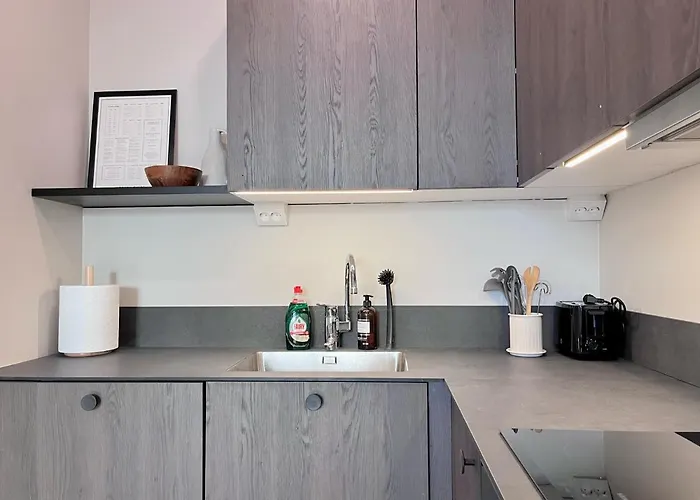 Stylish Flat Next To Metro Apartment